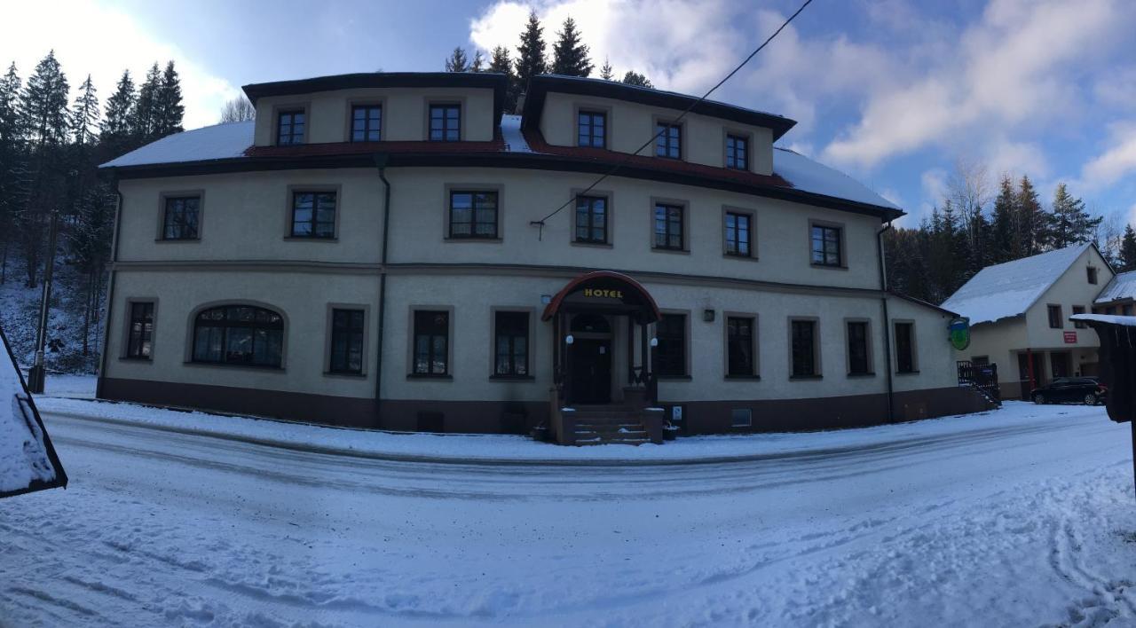Hotel Salajka Горні Ломна Екстер'єр фото